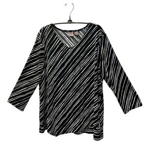 CHICO’S EASYWEAR Size 2 (L) Black and White Diagonal Stripe Top